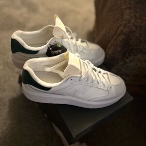 New balance leather Sneakers M11/W12 NWT white and green